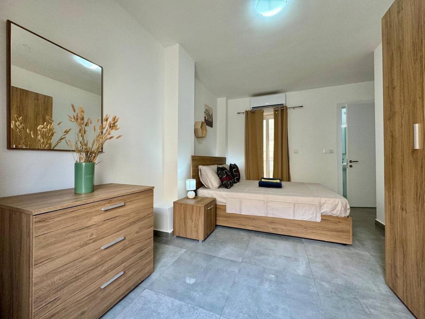 Mive-Delux Three Bedroom Apartment In Марсаскала Екстериор снимка